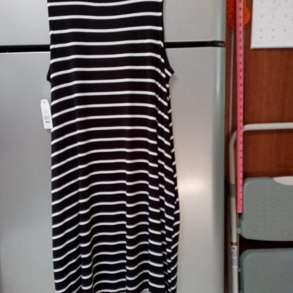 Dress - Picture 8 of 10